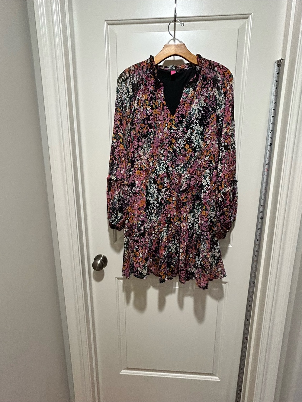 Vince Camuto women’s size M Floral V-Neck Long Sleeve Midi Dress - Black/Multi